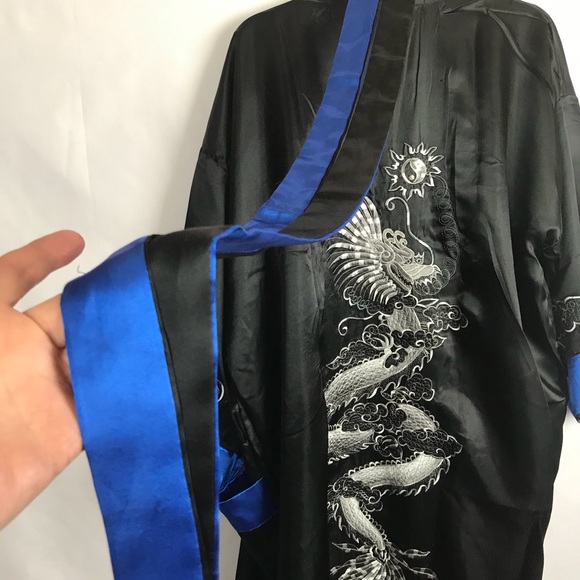 GORGEOUS UNISEX REVERSIBLE SATIN ROBE NWOT - Picture 10 of 10